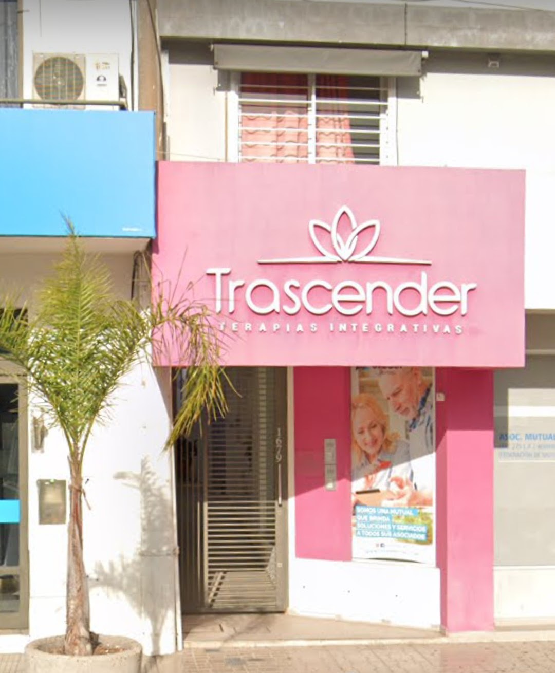 Fachada moderna del consultorio Trascender Kinesiología en Paraná